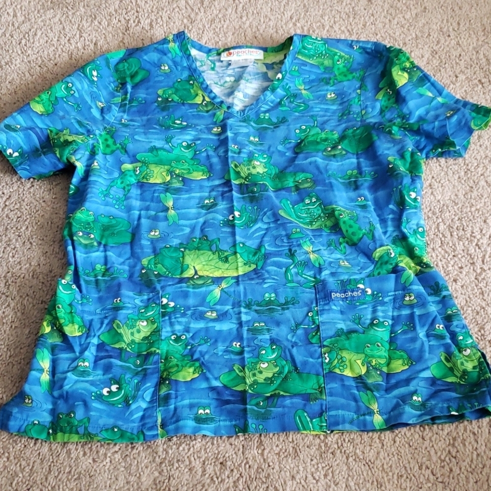 Peaches Scrub Top Size S Frog Print Blue Green Pediatric Nurse Cute